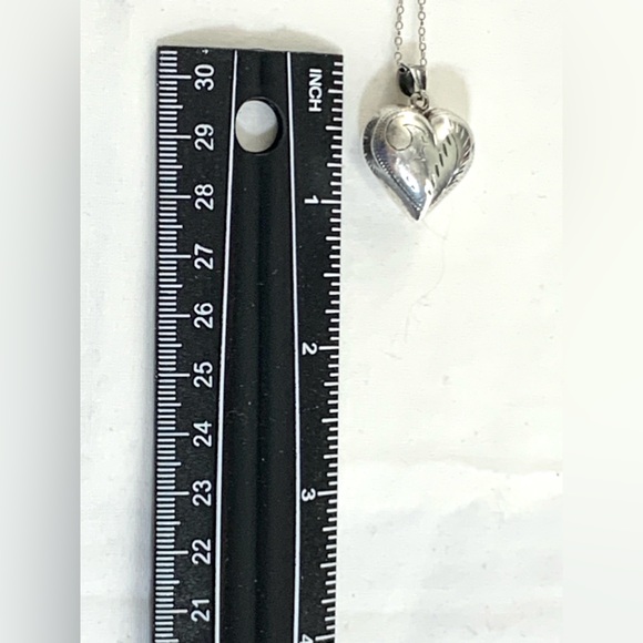 Vintage 925 Sterling Silver Etched Heart Pendant Necklace - Picture 15 of 16